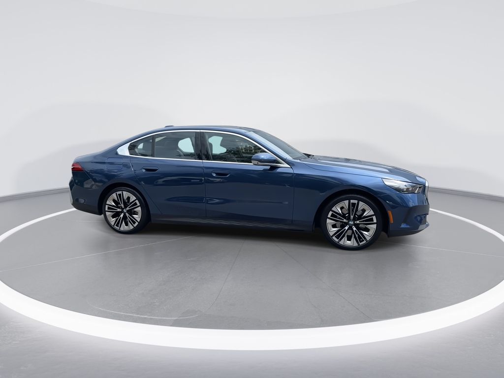 Thumbnail: 2025 BMW 5 Series - 9