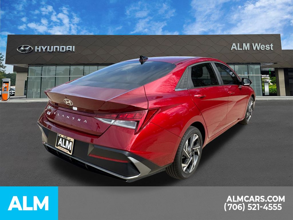 Used 2025 Red Hyundai SEL Convenience image 5