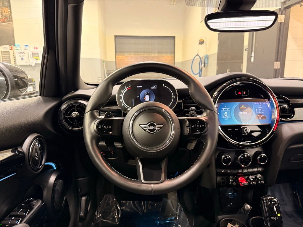 Thumbnail: 2023 MINI Cooper - 22