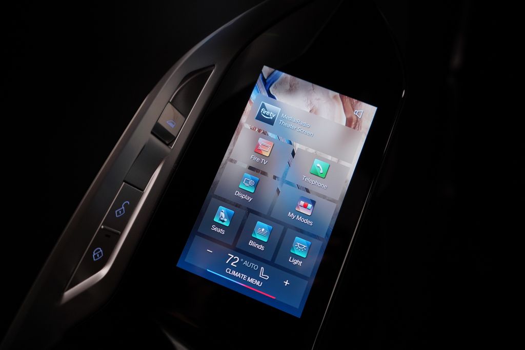 Thumbnail: 2025 BMW i7 - 15