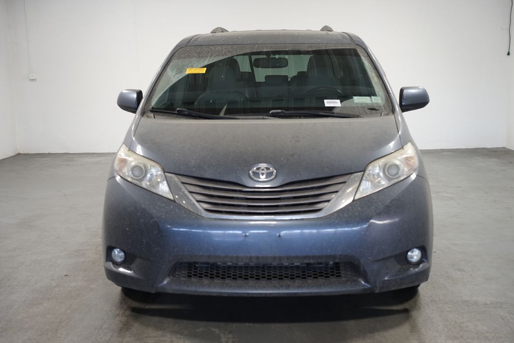 2016 Toyota Sienna XLE Premium 2