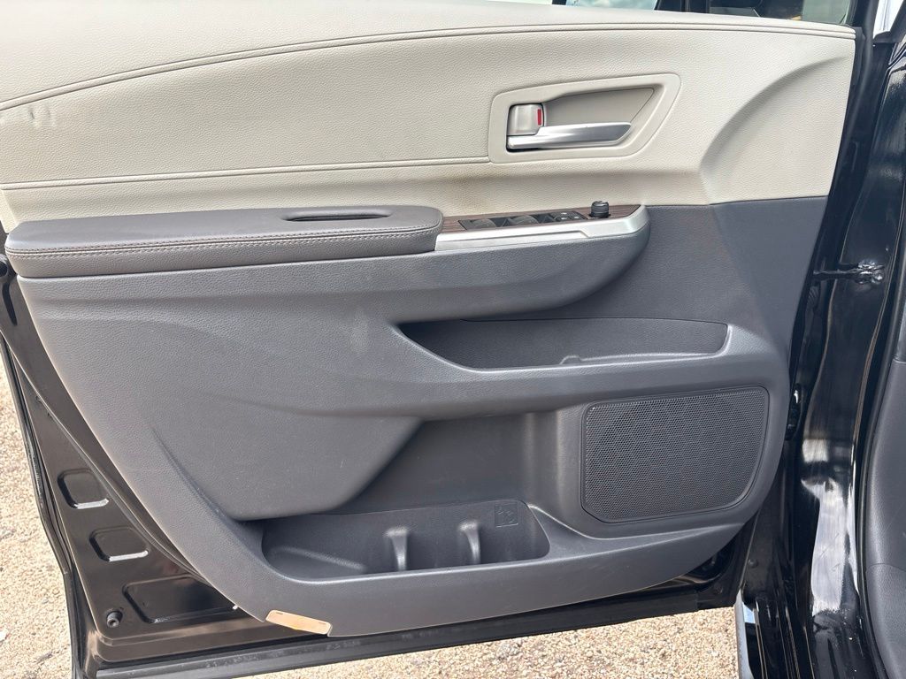 Used 2024 Toyota Sienna Van