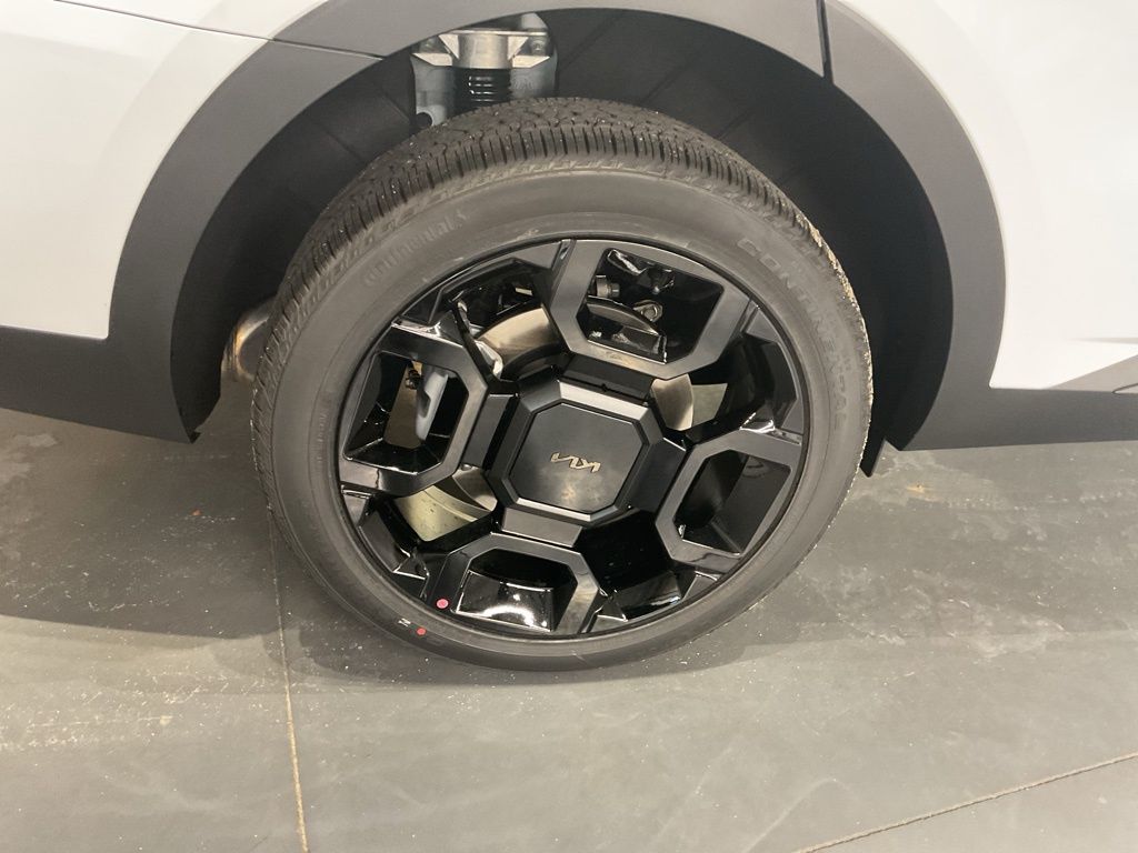 New 2026 White Kia X-Line SX image 16