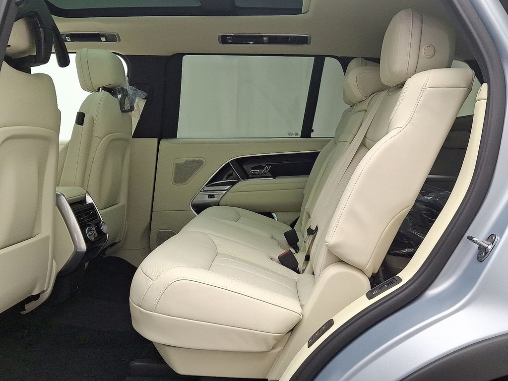 Thumbnail: 2026 Land Rover Range Rover - 6