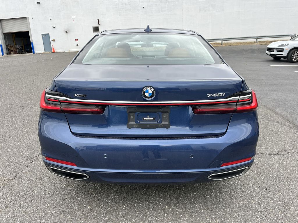 Thumbnail: 2022 BMW 7 Series - 24