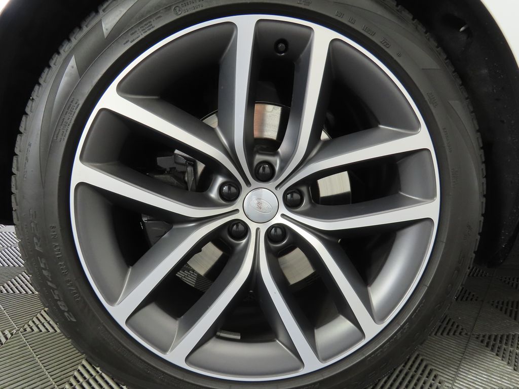 2024 Land Rover Range Rover SE 32