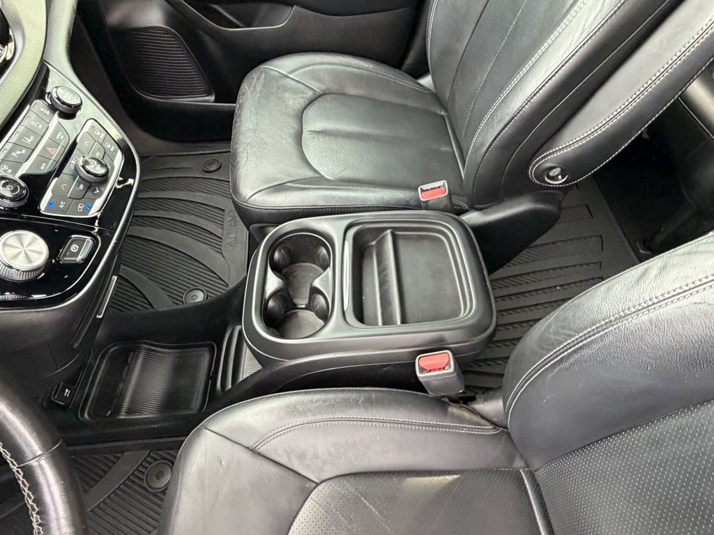 used 2019 Chrysler Pacifica car, priced at $15,392