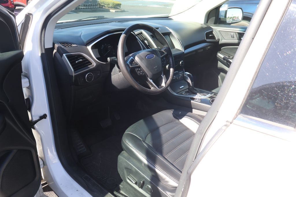 Thumbnail: 2015 Ford Edge - 9