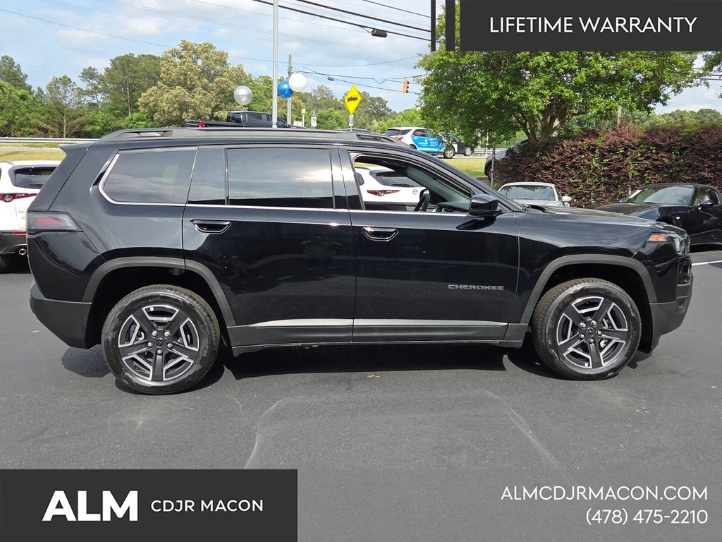 New 2026 Diamond Black Crystal Pearl-Coat Exterior Paint Jeep Limited image 14