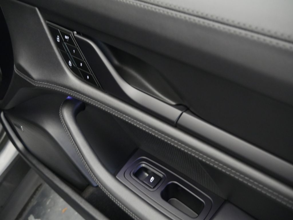 Thumbnail: 2023 Porsche Taycan - 25