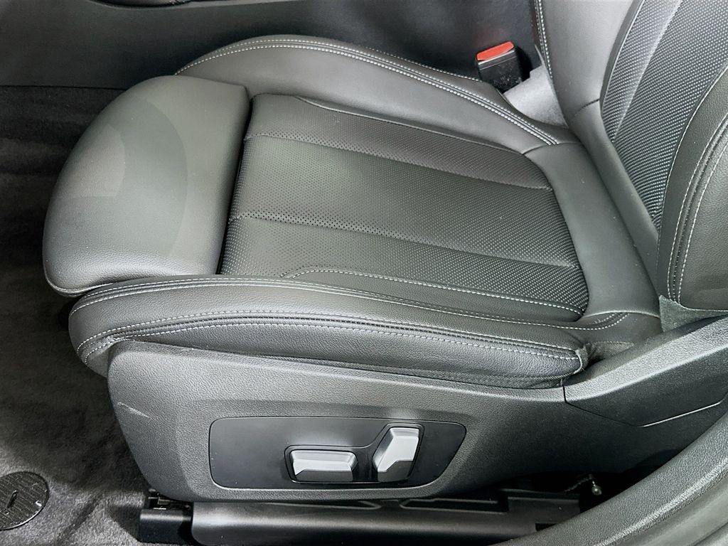 Thumbnail: 2022 BMW i4 - 20