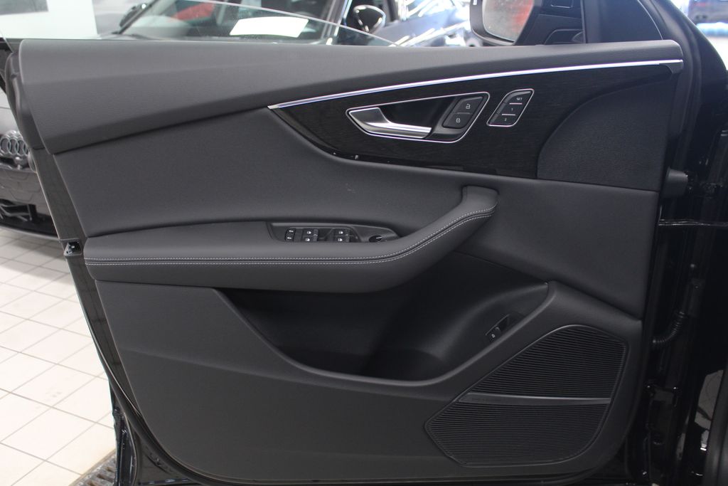 Thumbnail: 2026 Audi Q8 - 14