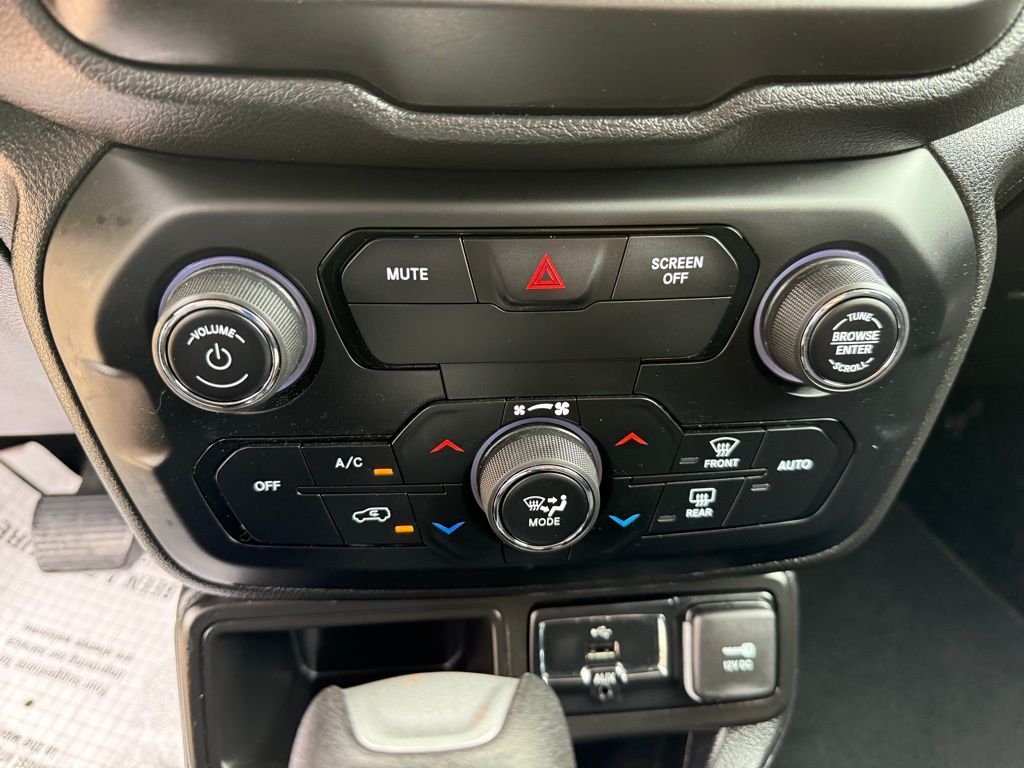 Thumbnail: 2019 Jeep Renegade - 18