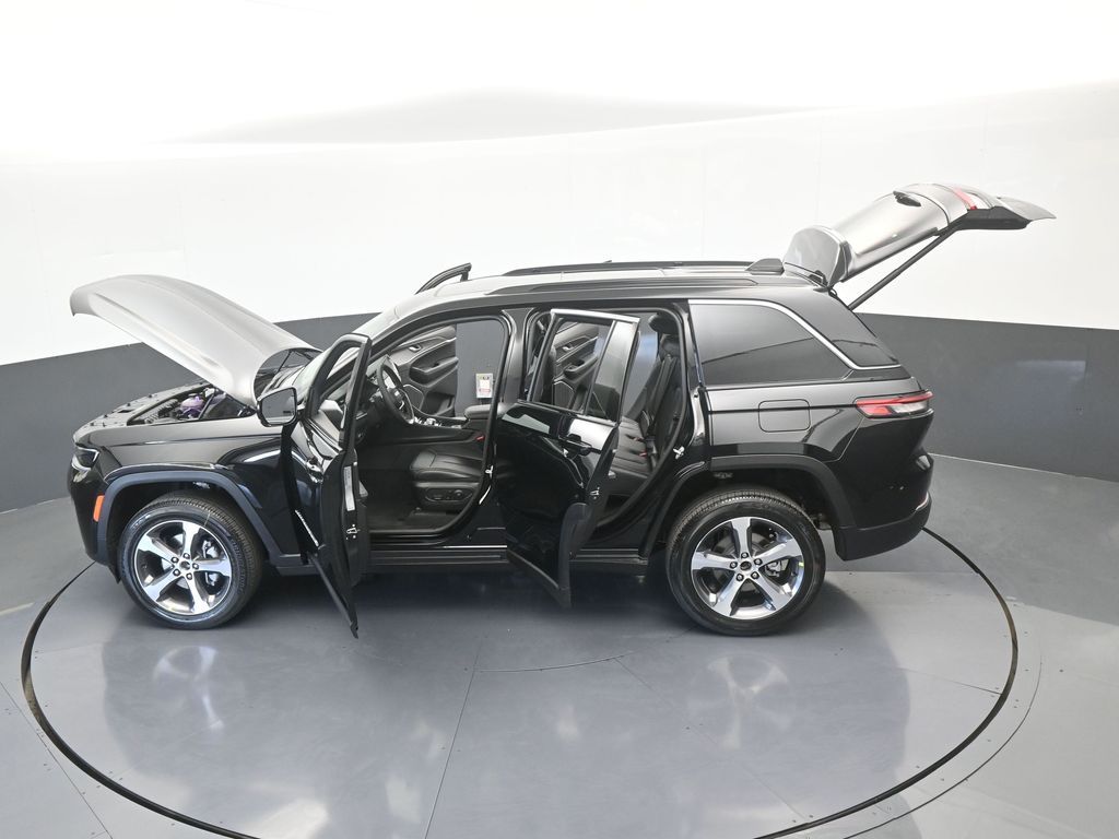 New 2026 Diamond Black Crystal Pearlcoat Jeep Limited image 61
