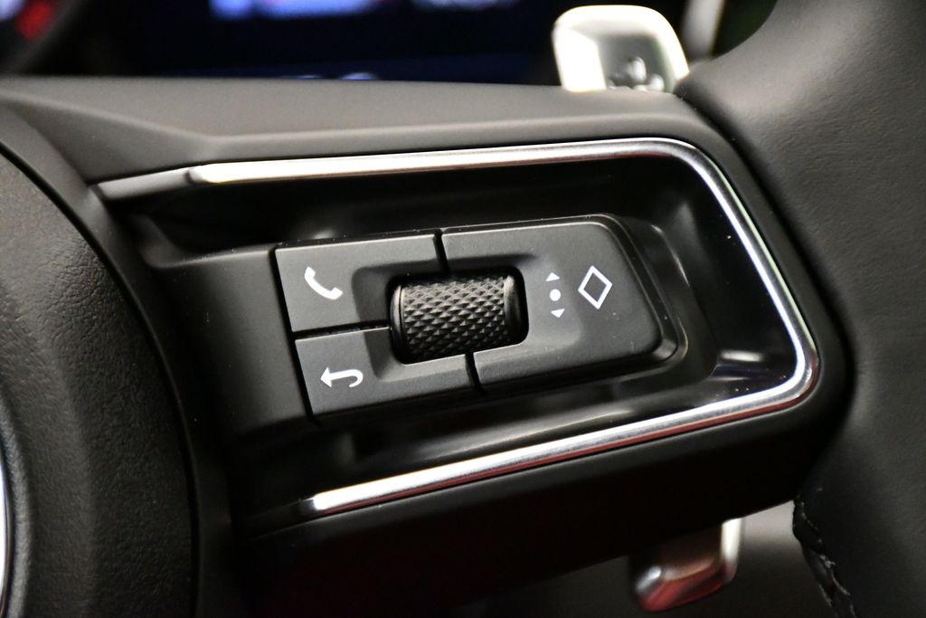 Thumbnail: 2025 Porsche Macan - 29