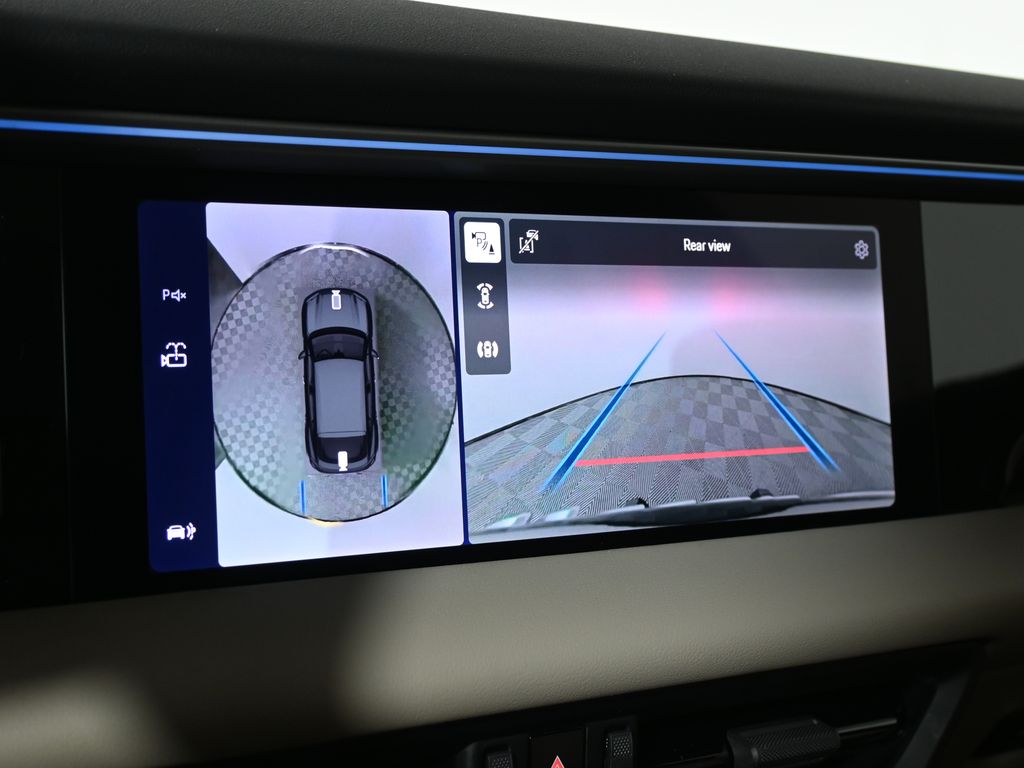 Thumbnail: 2026 Porsche Macan - 25