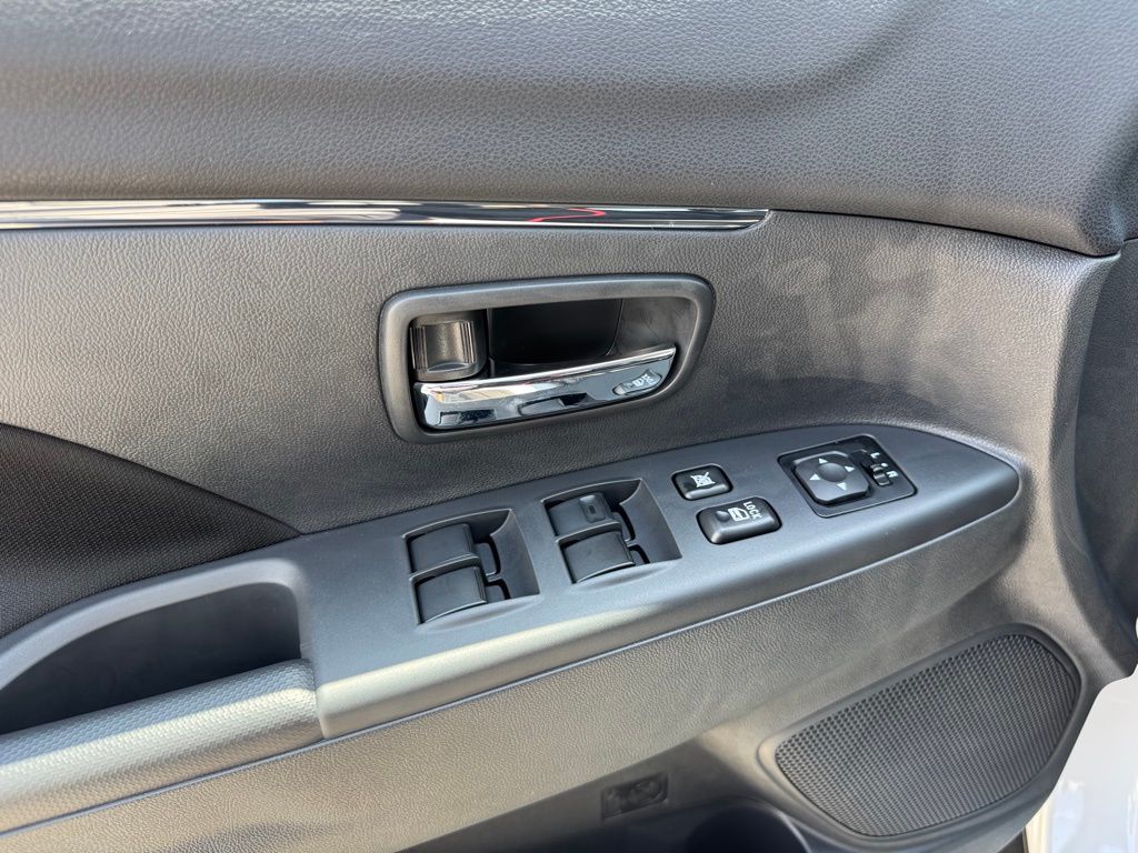 2025 Mitsubishi Outlander Sport ES photo 24