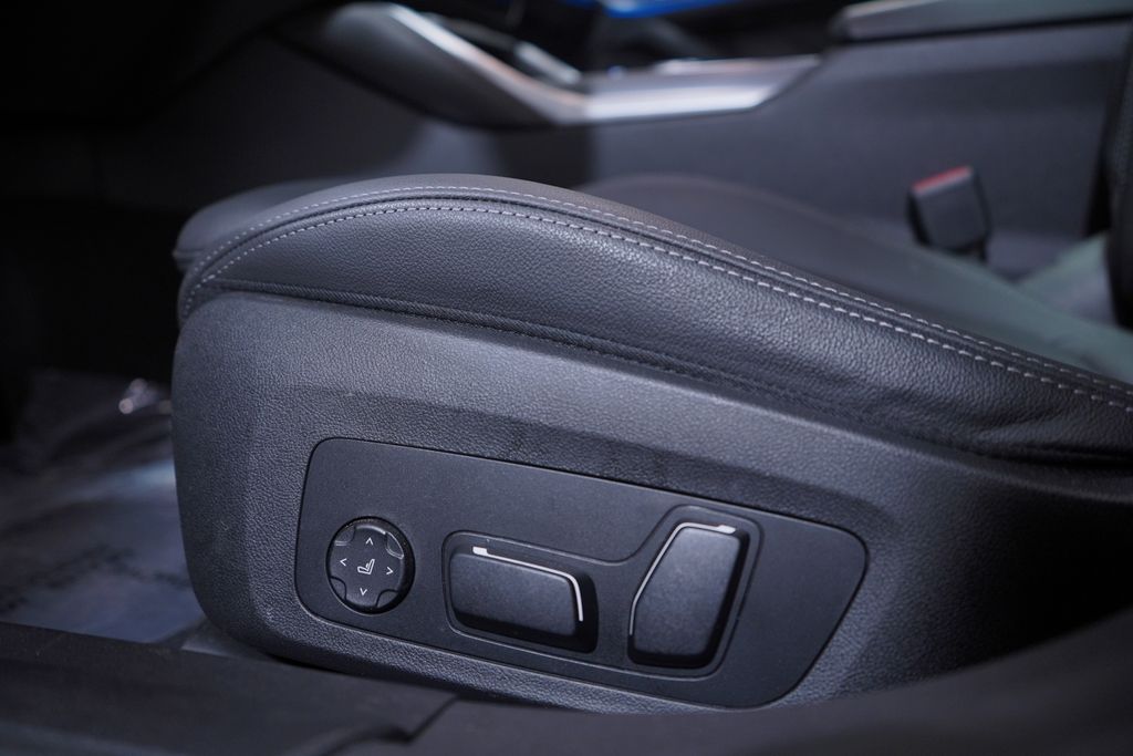 Thumbnail: 2024 BMW i4 - 18