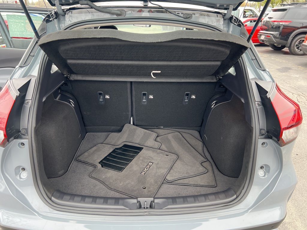 2024 Nissan Kicks SR photo