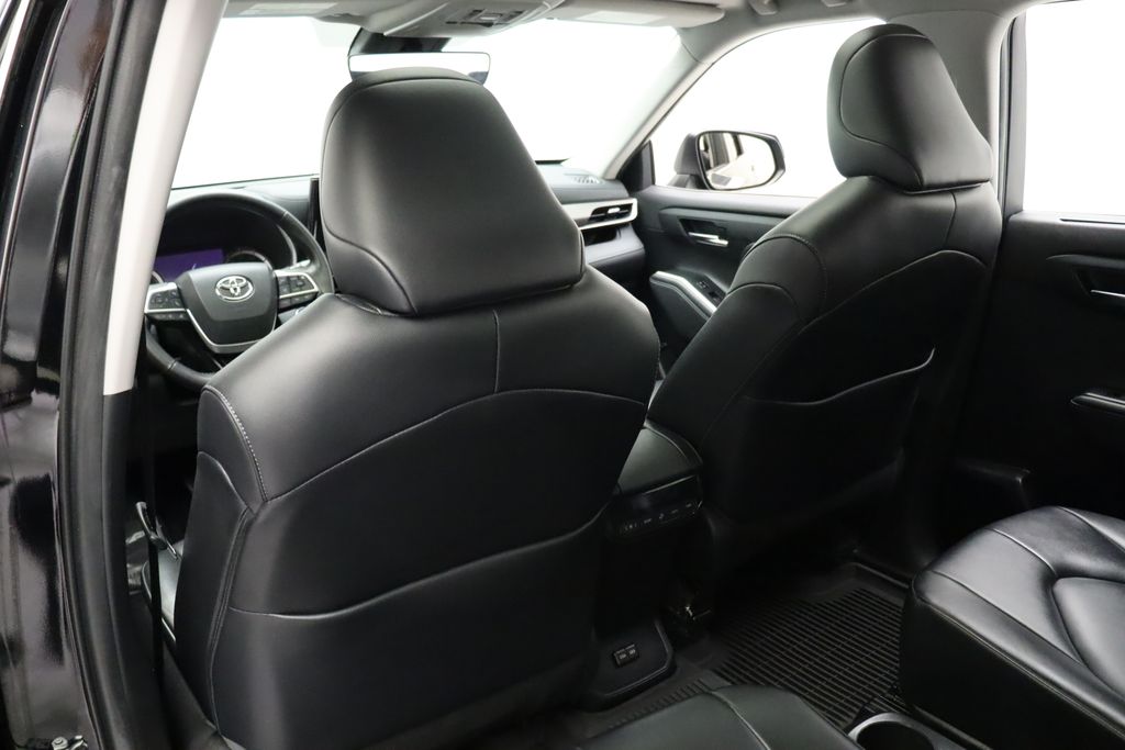 Thumbnail: 2022 Toyota Highlander - 20