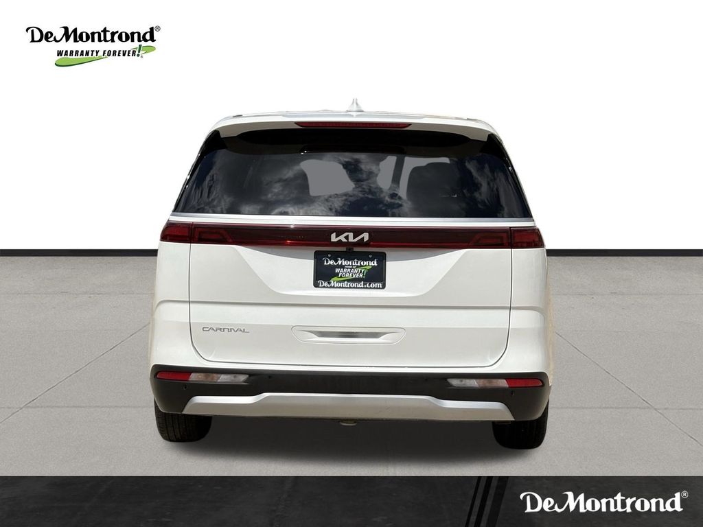 Used 2024 Snow White Pearl Kia LX image 6