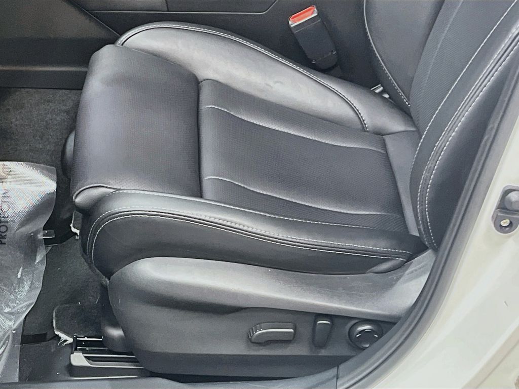 Used 2024 Crystal White Pearl Subaru Limited image 20
