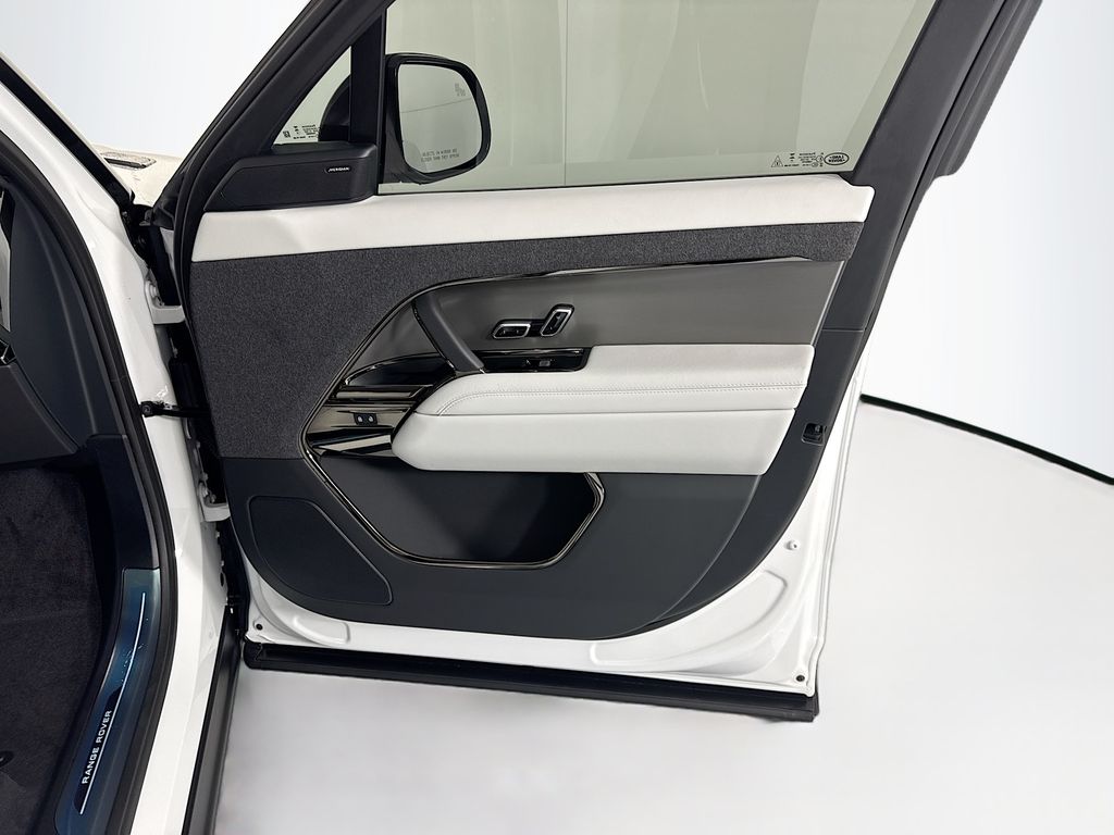 Thumbnail: 2026 Land Rover Range Rover Sport - 25