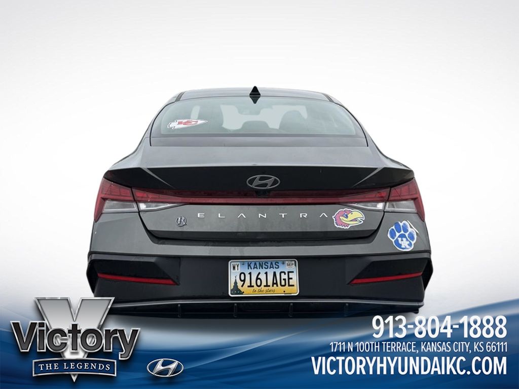Used 2024 Gray Hyundai SEL image 5