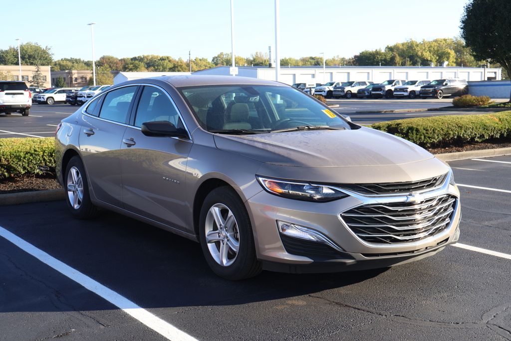 Thumbnail: 2022 Chevrolet Malibu - 3