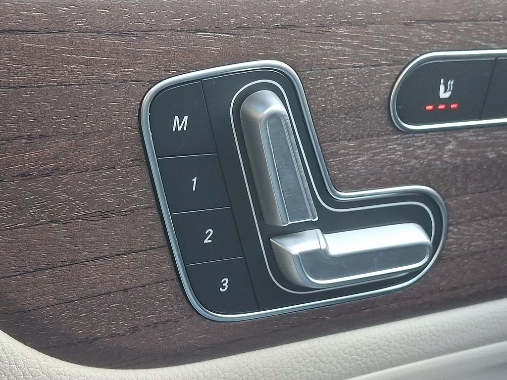 Thumbnail: 2023 Mercedes-Benz GLB - 25