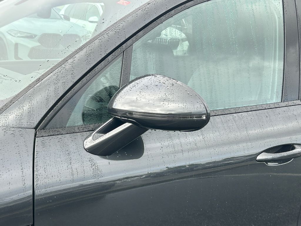 Thumbnail: 2023 Porsche Macan - 10