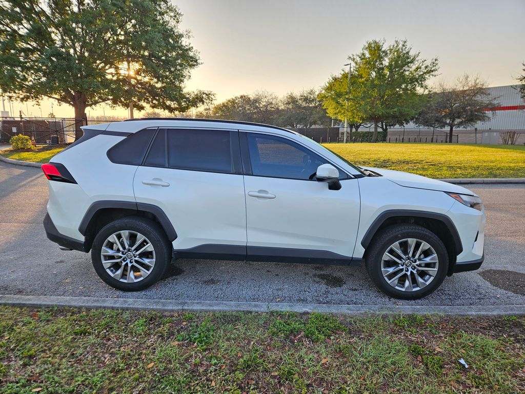 2022 Toyota RAV4 XLE Premium 6