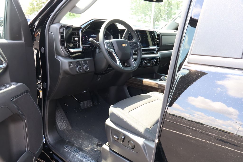 Thumbnail: 2025 Chevrolet Silverado 2500 - 13
