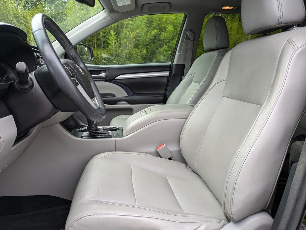 Used 2016 Toyota Highlander SUV