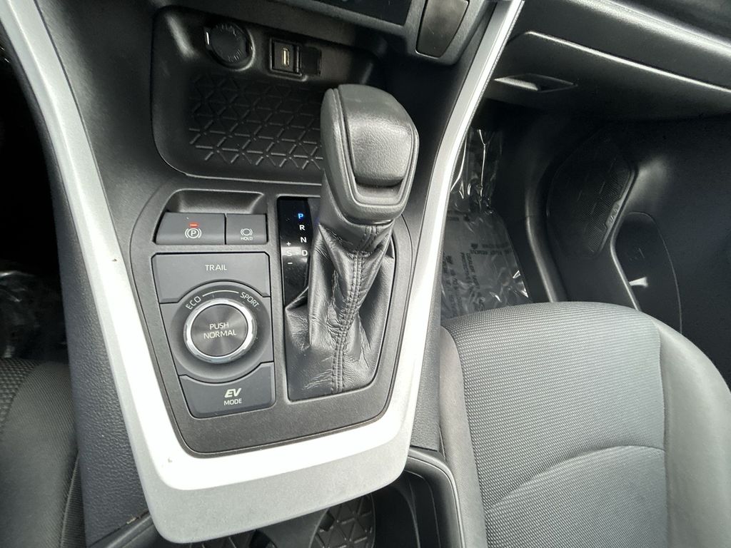 Thumbnail: 2020 Toyota RAV4 - 19