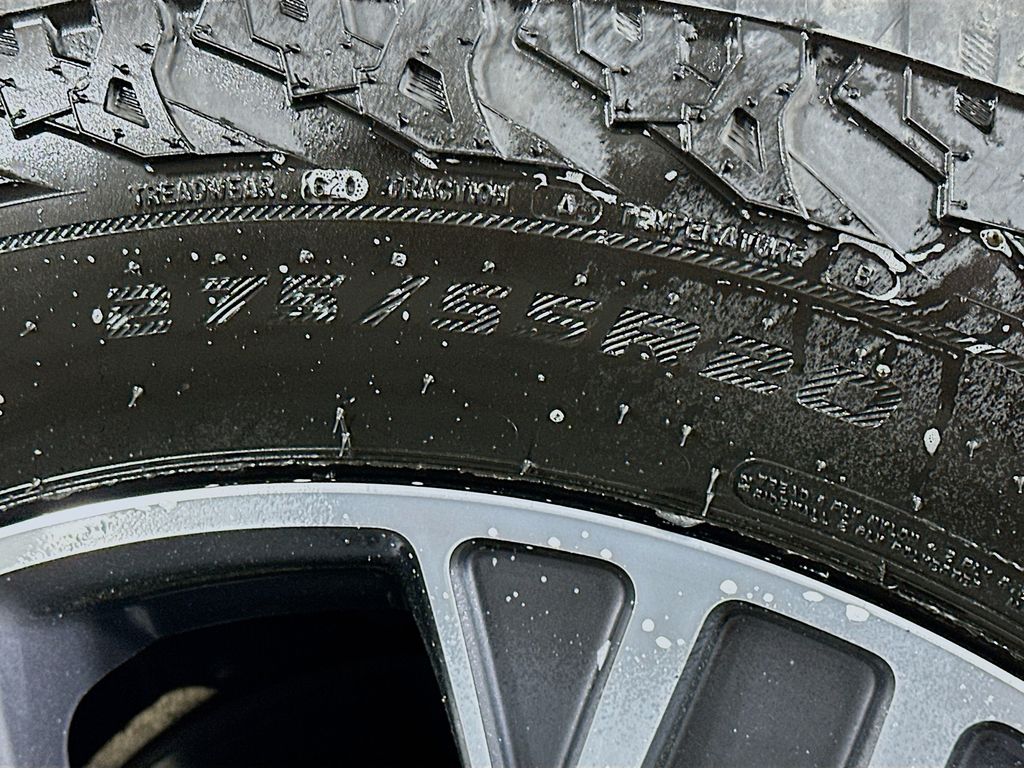 Used 2023 Gray Jeep Base image 34