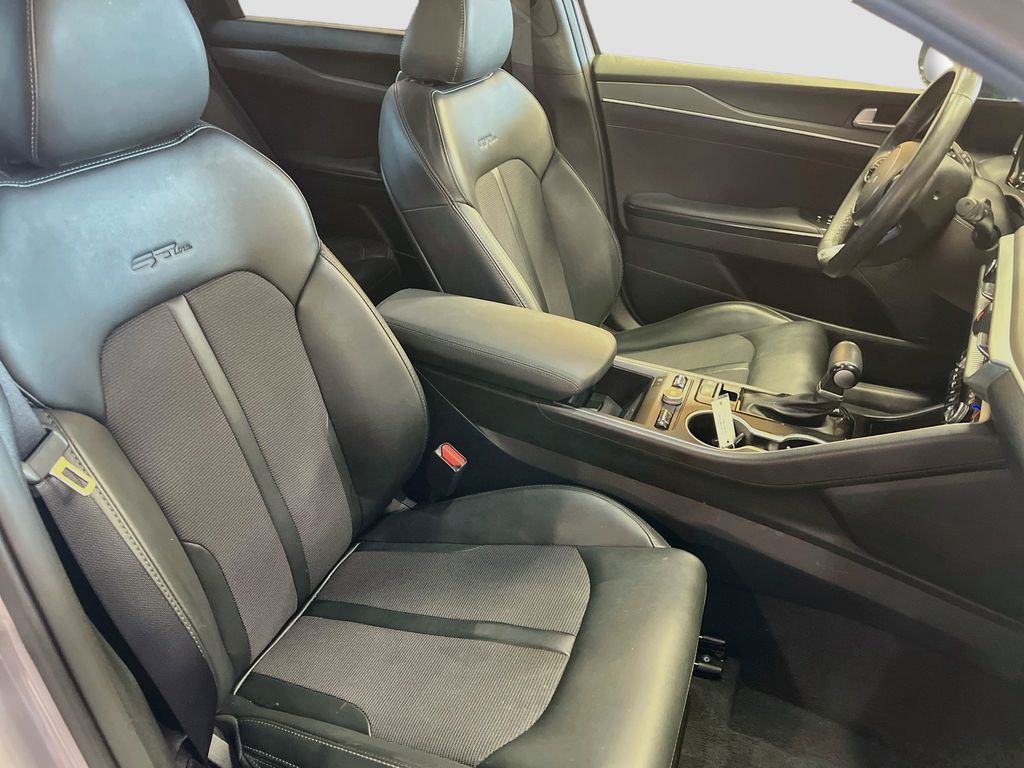 Used 2024 Wolf Gray Kia GT-Line image 29