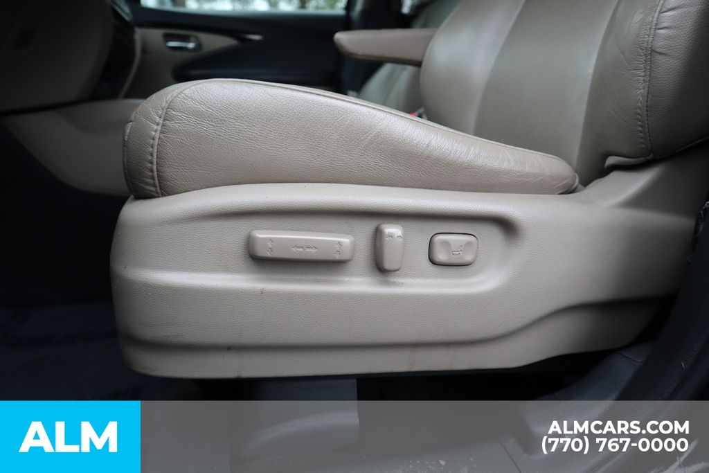 Used 2018  Honda Touring image 15