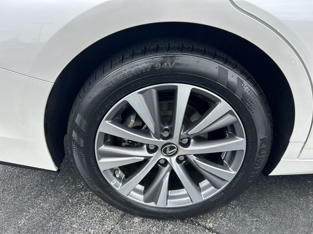 Thumbnail: 2021 Lexus ES - 31