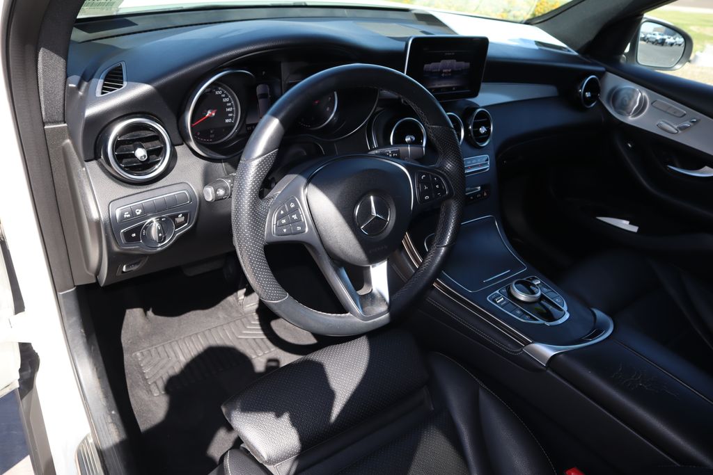 2019 Mercedes-Benz GLC 300 9