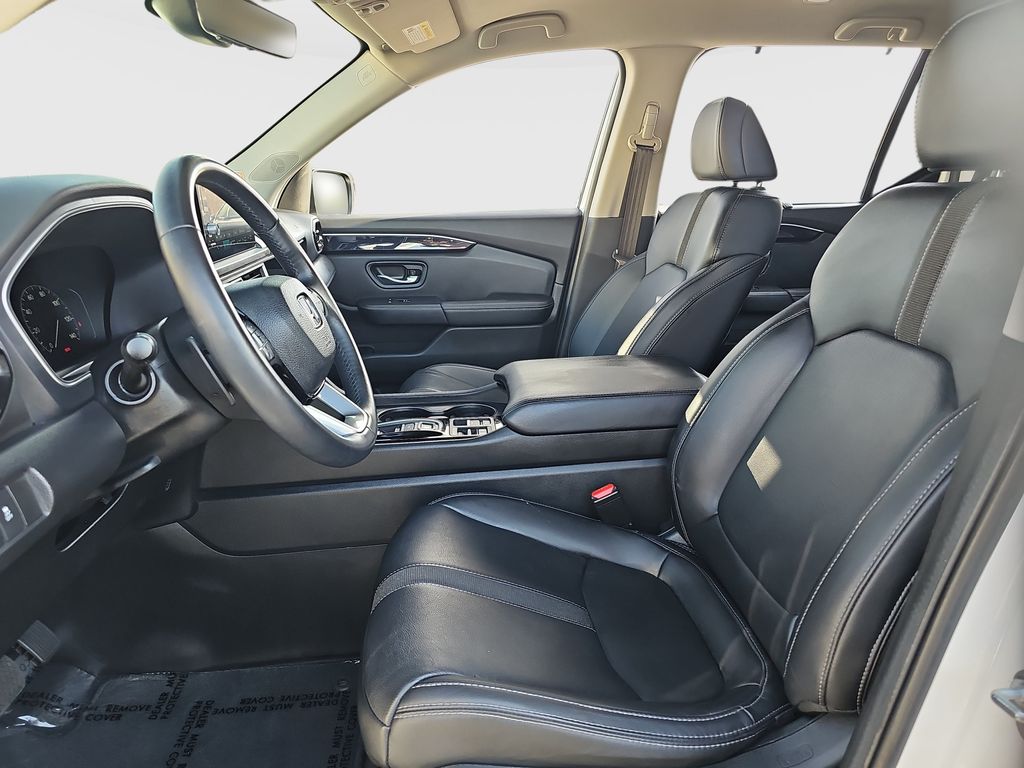 Used 2025 Honda Pilot SUV