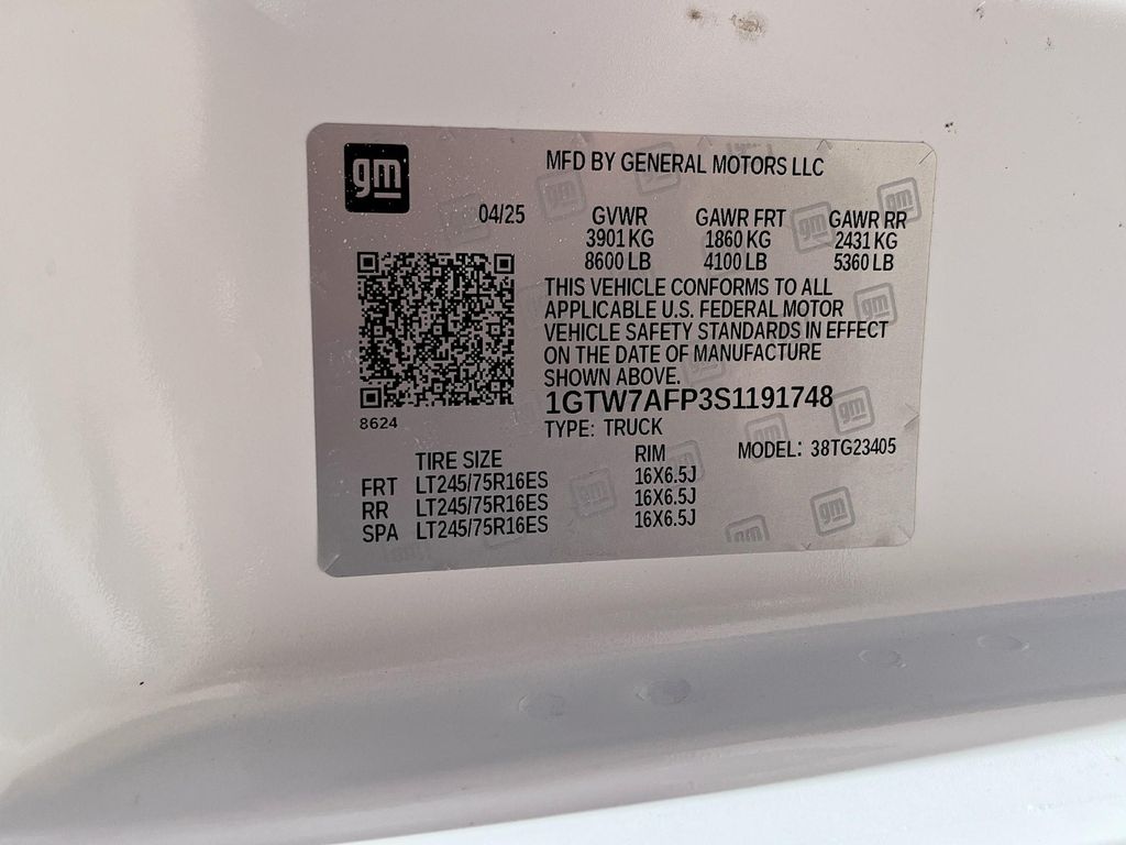 Used 2025 White GMC Work Van image 28