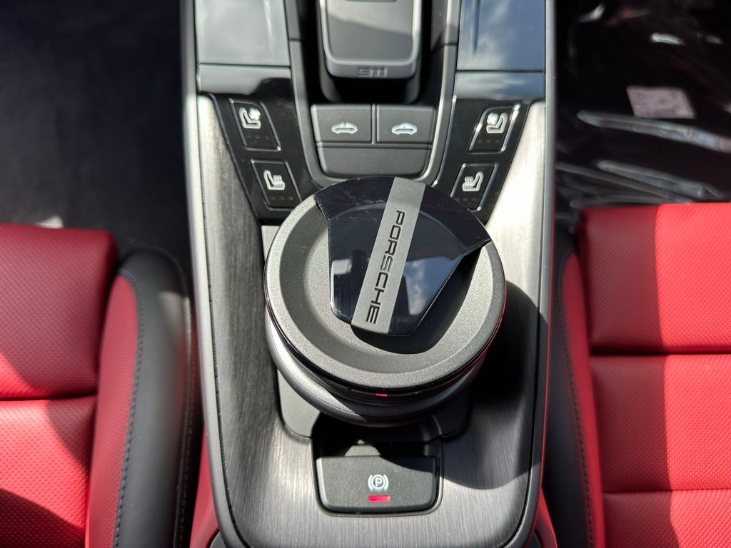 Thumbnail: 2025 Porsche 911 - 26