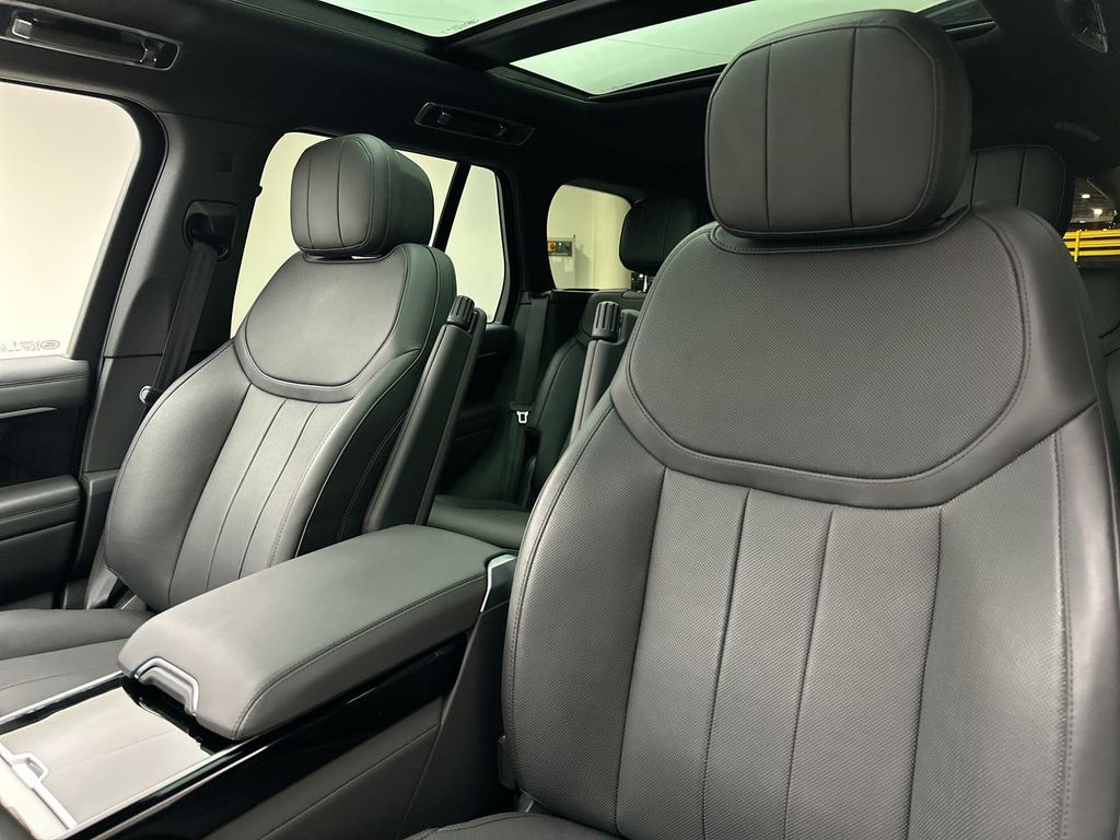 Thumbnail: 2025 Land Rover Range Rover - 22