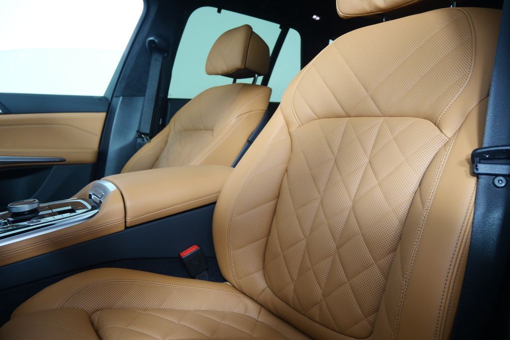 Thumbnail: 2026 BMW X5 - 11