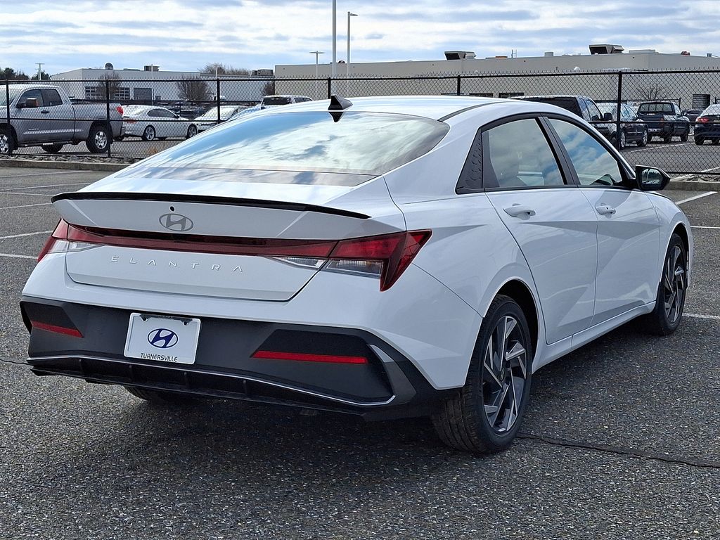 2025 Hyundai Elantra Sport 3