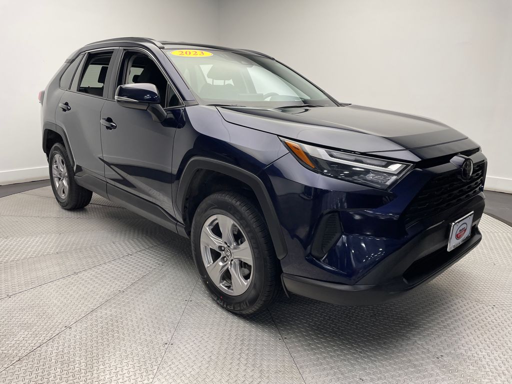 2023 Toyota RAV4 XLE 3