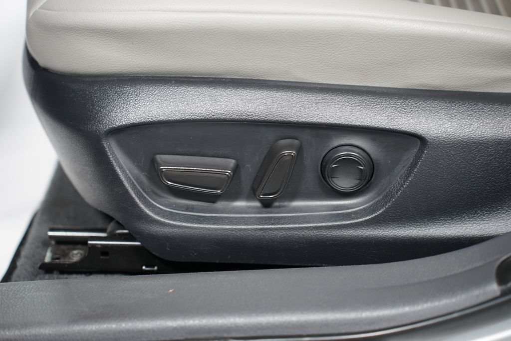 2023 Toyota Camry SE 31
