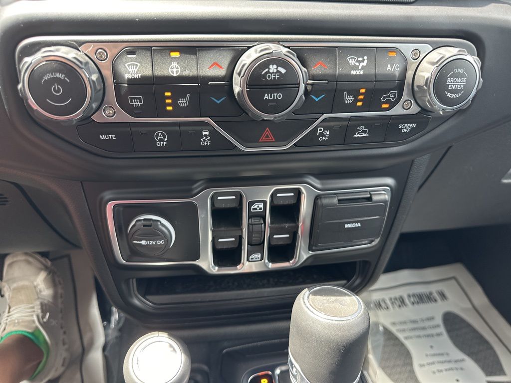 2023 Silver Zynith Clearcoat Jeep Wrangler Sahara 4X4 SUV