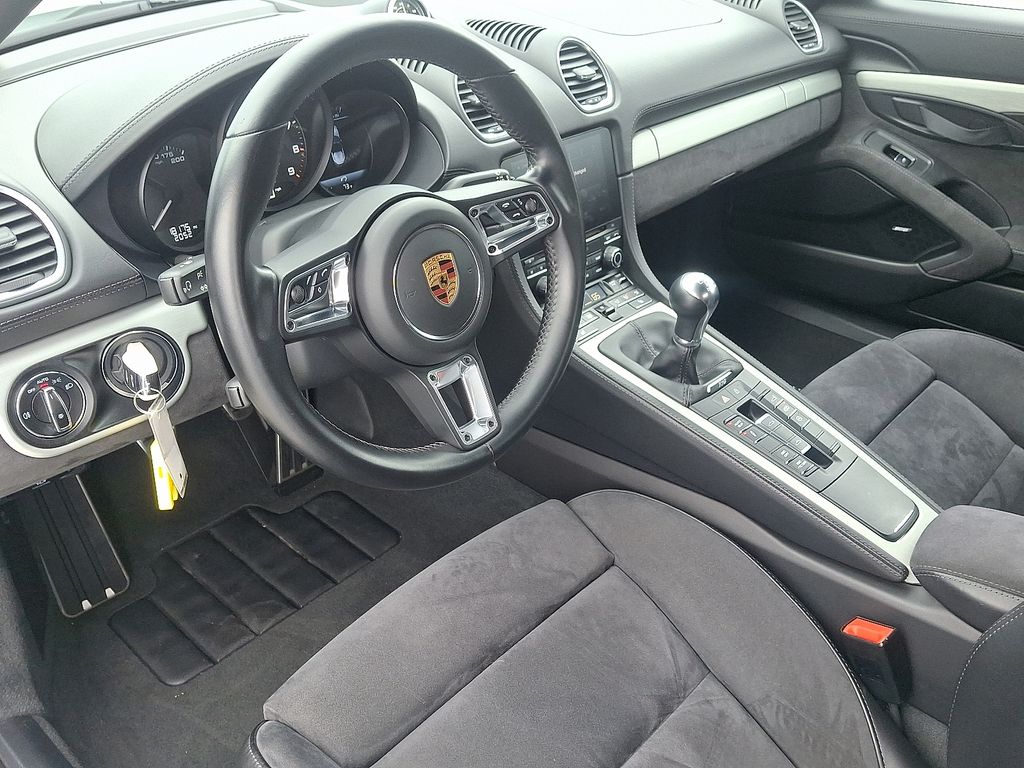 Thumbnail: 2020 Porsche  - 4